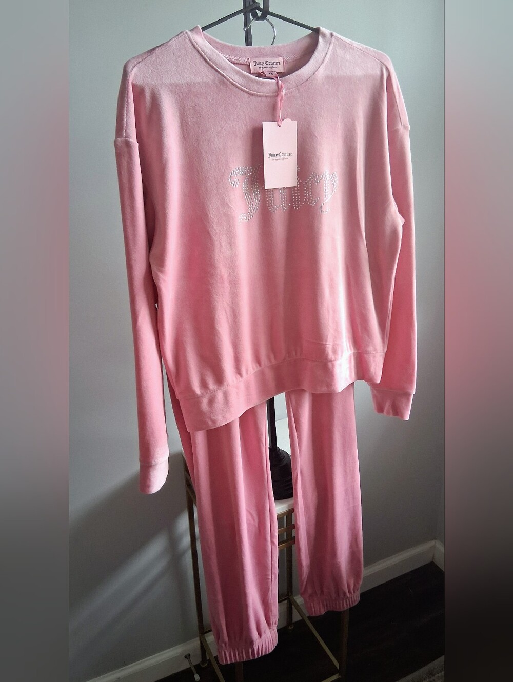 Juicy Couture Velour Sweat Suit Med. 2-Piece in Pink